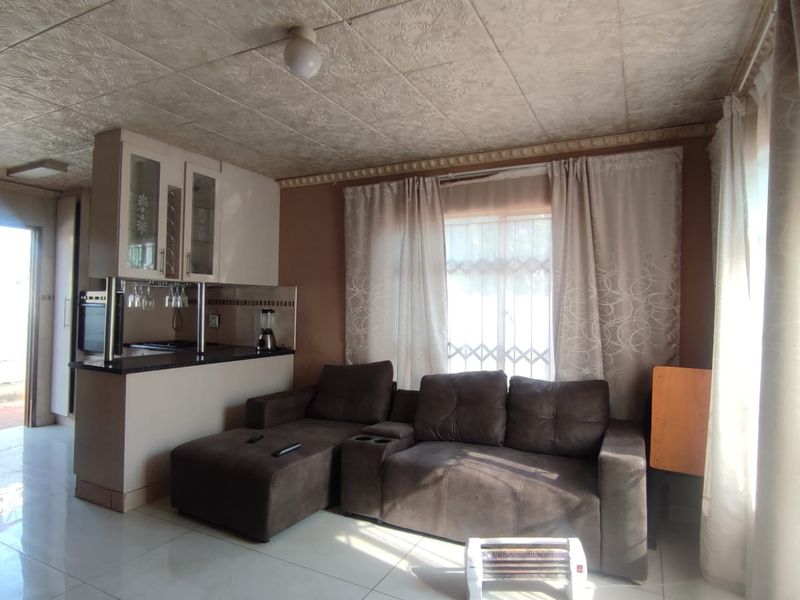 Affordable 2-Bedroom Home in Sunrise View, Rustenburg - Photo 6
