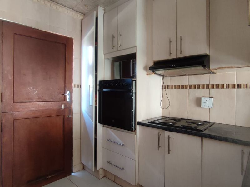 Affordable 2-Bedroom Home in Sunrise View, Rustenburg - Photo 4