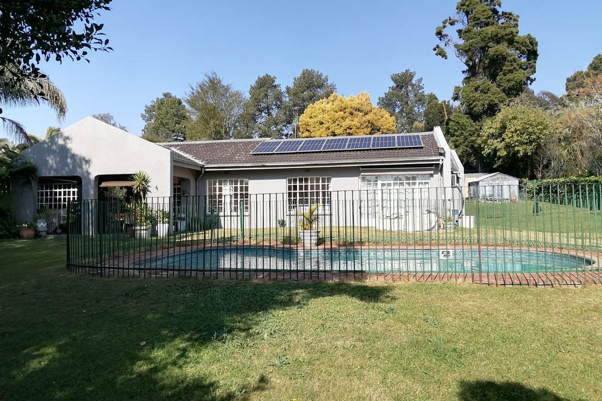 Secure Family Living in the Heart of Lyndhurst - Photo 4