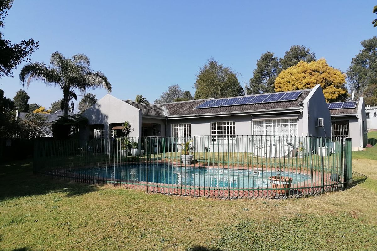 Secure Family Living in the Heart of Lyndhurst - Photo 3