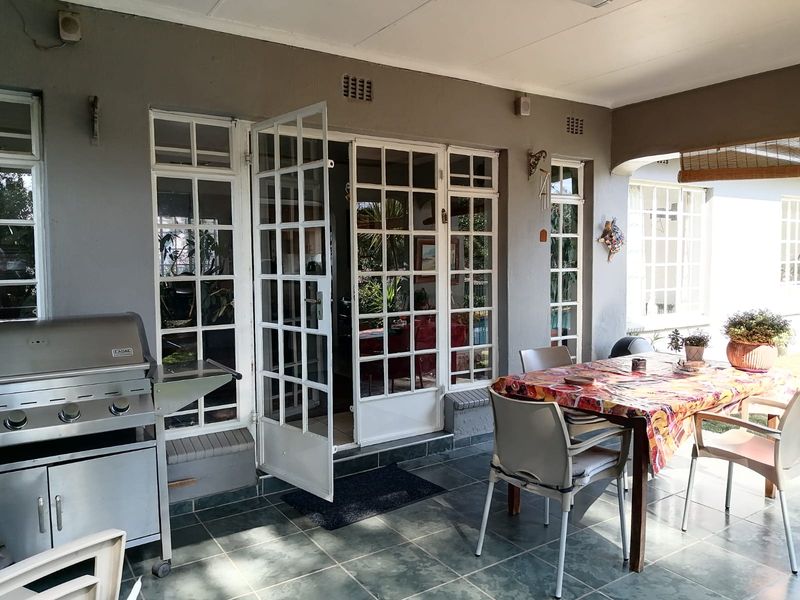Secure Family Living in the Heart of Lyndhurst - Photo 9