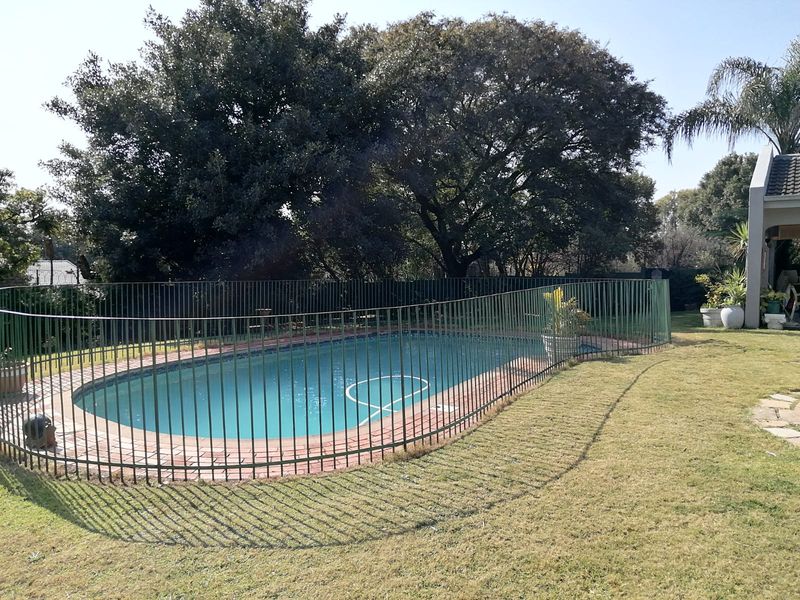 Secure Family Living in the Heart of Lyndhurst - Photo 6