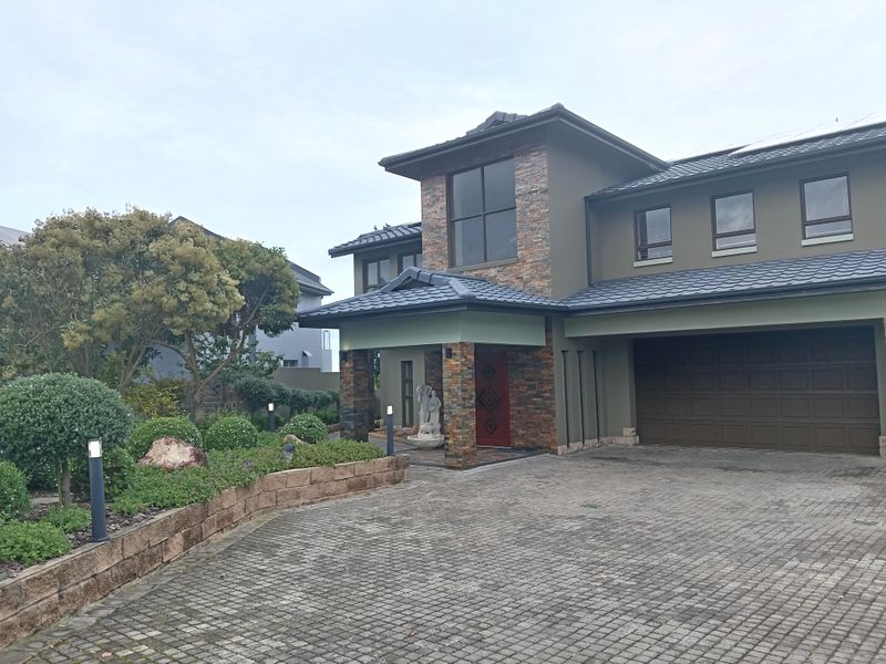 Luxurious Family Home to Rent - Photo 1