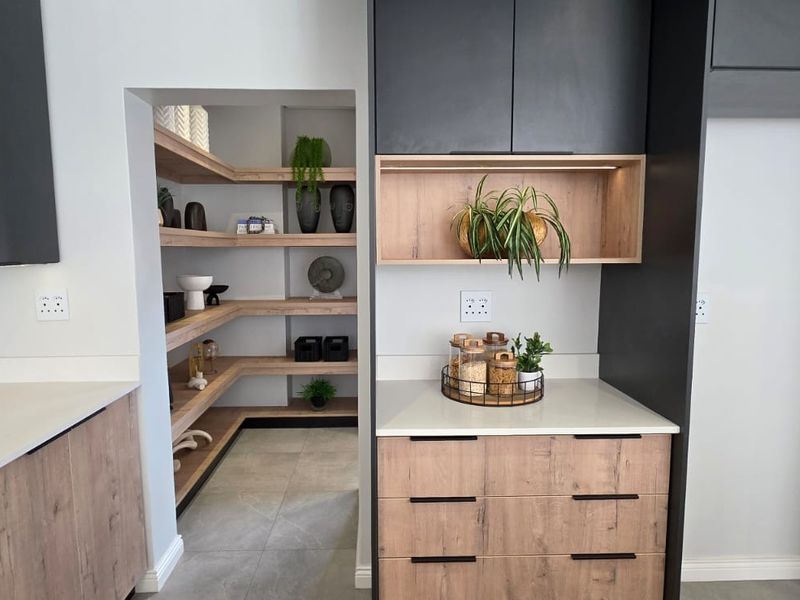 Newly completed Modern 4 Bedroom home with a swimming pool! - Photo 10