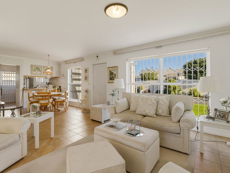 Sunlit Elegance in Oakbridge Village - Photo 5
