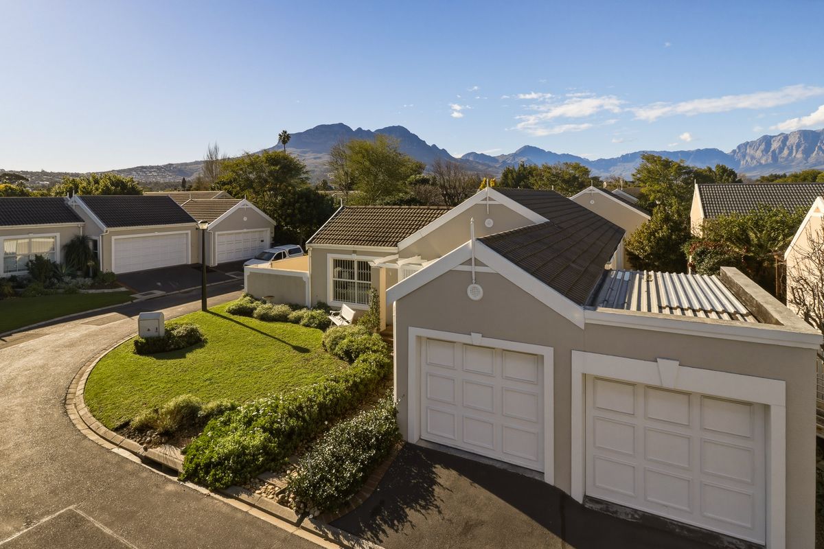 Sunlit Elegance in Oakbridge Village - Photo 2