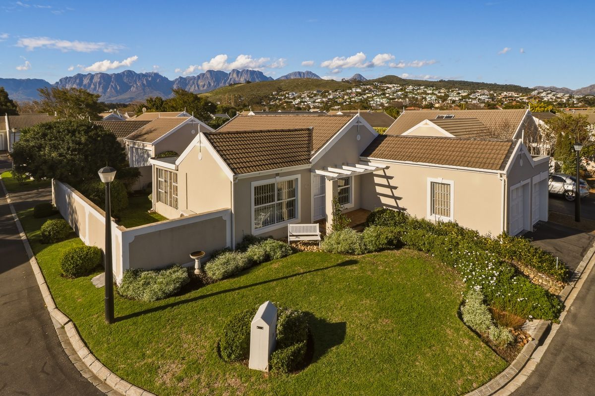 Sunlit Elegance in Oakbridge Village - Photo 3