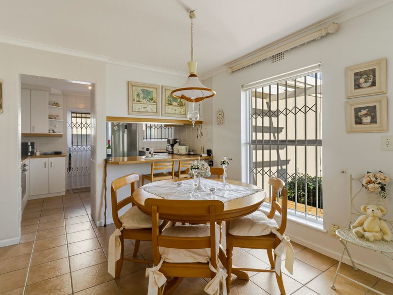Sunlit Elegance in Oakbridge Village - Photo 10