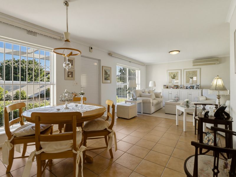 Sunlit Elegance in Oakbridge Village - Photo 8