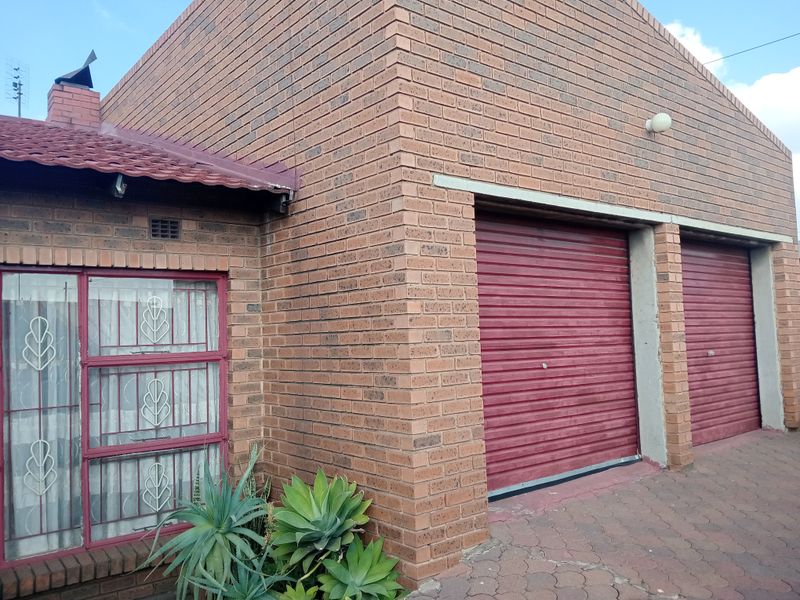 Family Home to Let - Photo 3