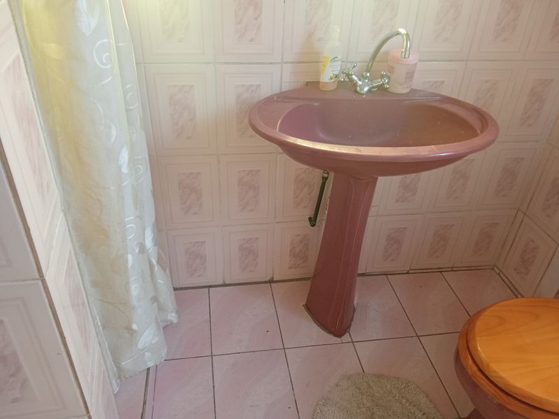 Family Home to Let - Photo 10