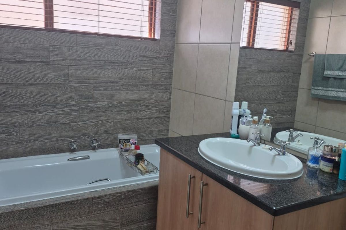 Secure, Stylish & Pet Friendly – A Ground Floor Opportunity Not to Be Missed - Photo 4