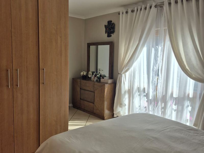Secure, Stylish & Pet Friendly – A Ground Floor Opportunity Not to Be Missed - Photo 1