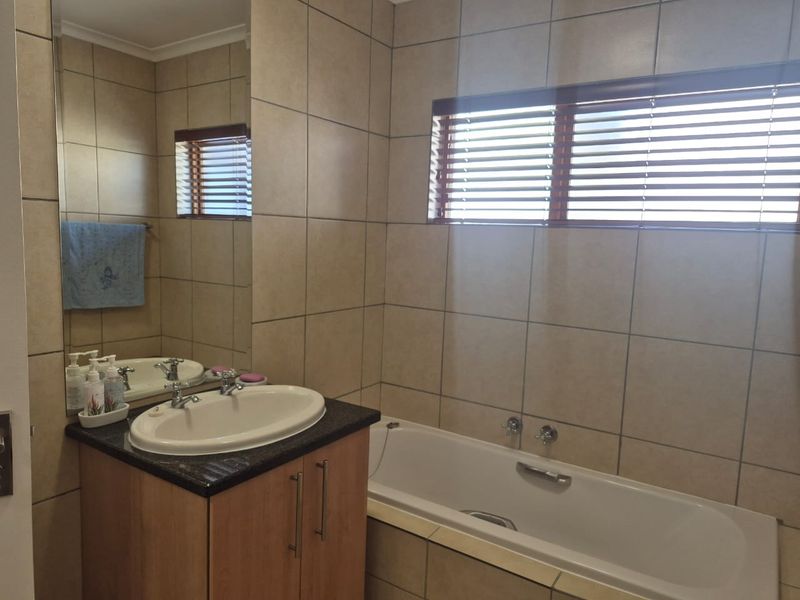 Secure, Stylish & Pet Friendly – A Ground Floor Opportunity Not to Be Missed - Photo 8