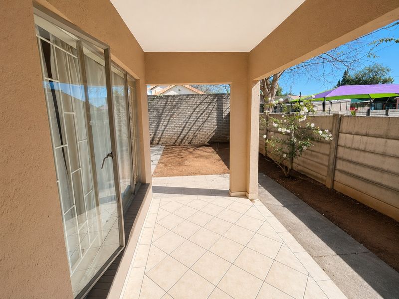 Discover your dream 3-bedroom apartment in Oos Einde, Rustenburg - Photo 2