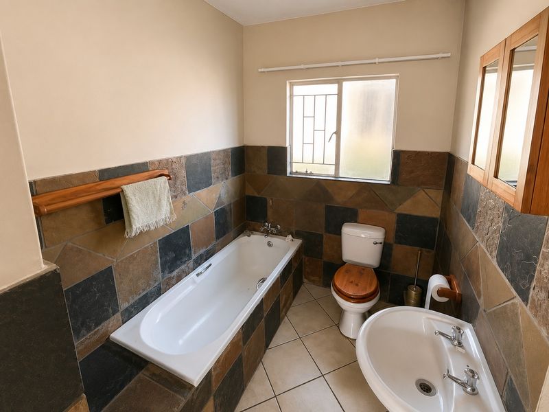 Discover your dream 3-bedroom apartment in Oos Einde, Rustenburg - Photo 10