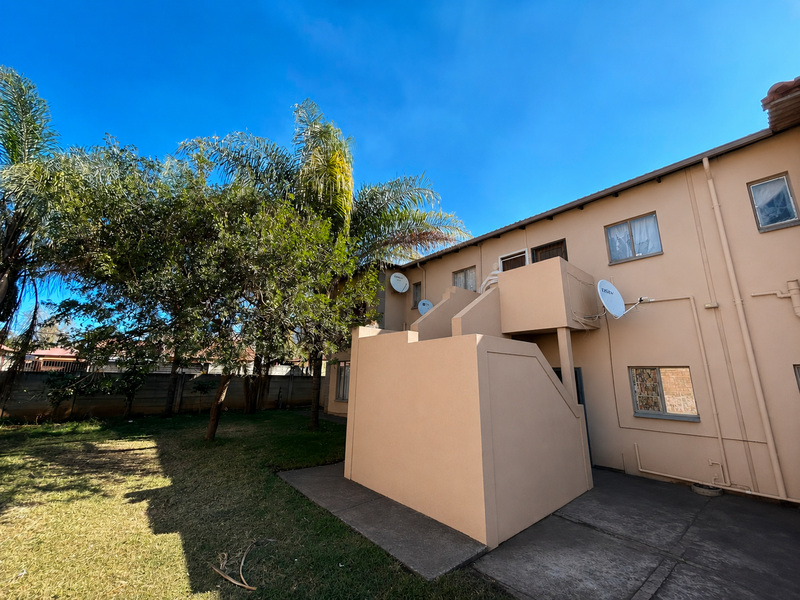 Discover your dream 3-bedroom apartment in Oos Einde, Rustenburg