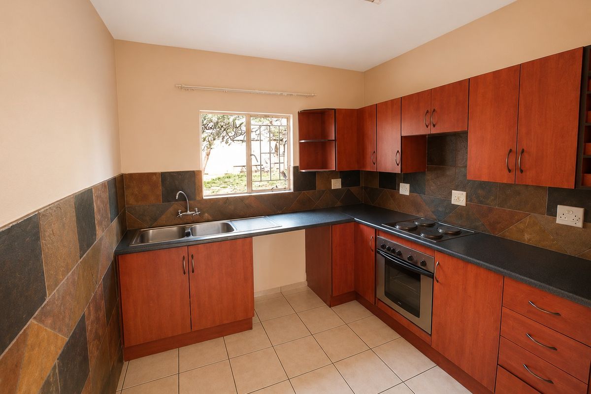 Discover your dream 3-bedroom apartment in Oos Einde, Rustenburg - Photo 5