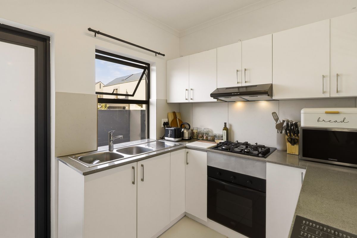 Architecturally Inspired Corner Home in Aan de Wijnlanden - Photo 5