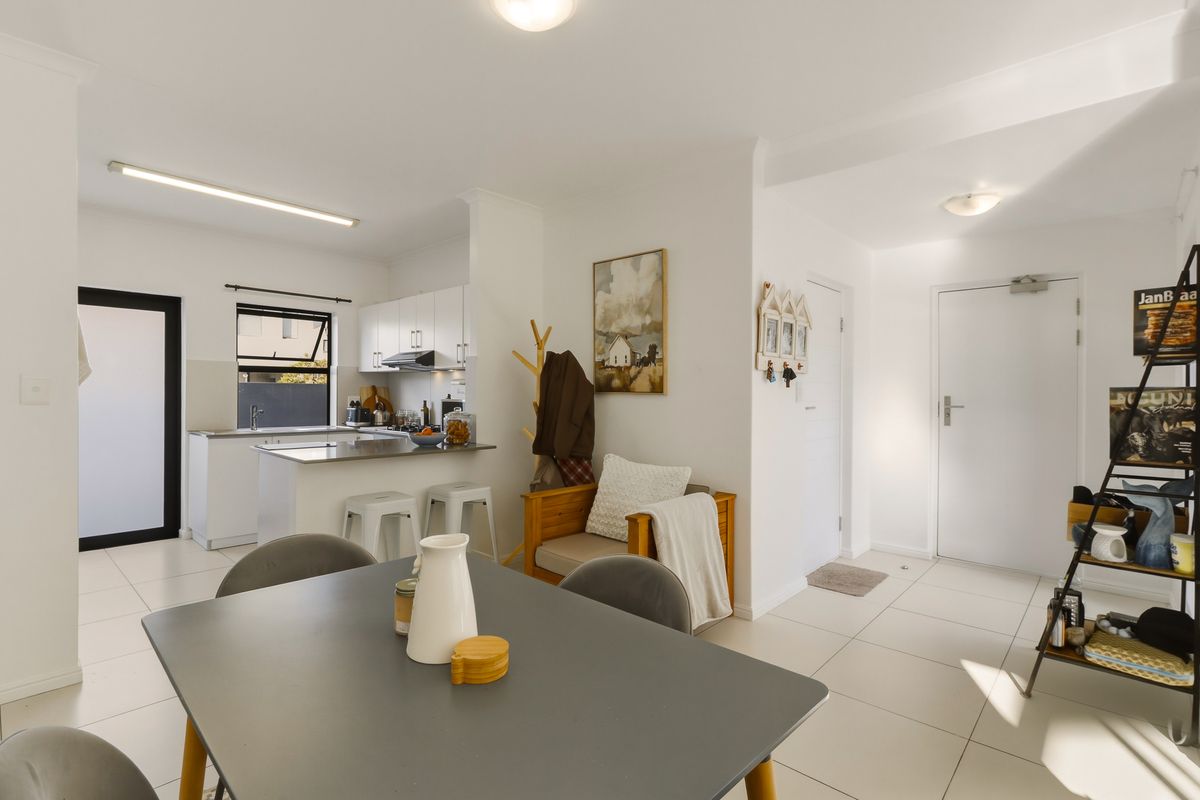 Architecturally Inspired Corner Home in Aan de Wijnlanden - Photo 4