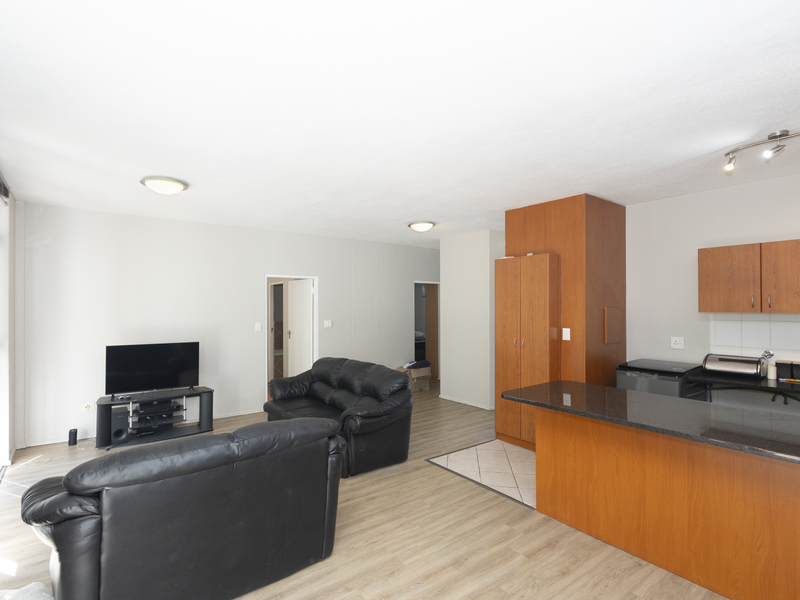 GROUND FLOOR APARTMENT WITH LARGE PRIVATE PATIO - Photo 5