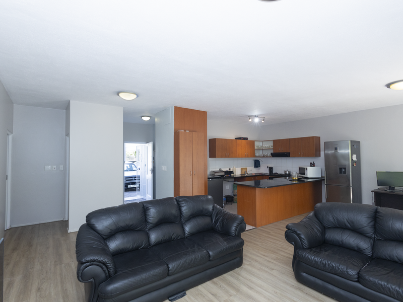 GROUND FLOOR APARTMENT WITH LARGE PRIVATE PATIO - Photo 2