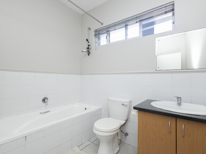 GROUND FLOOR APARTMENT WITH LARGE PRIVATE PATIO - Photo 9
