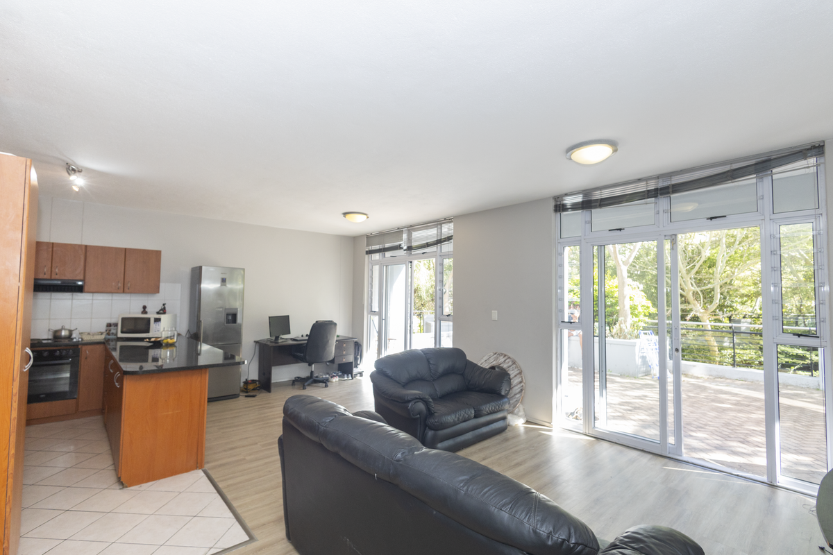 GROUND FLOOR APARTMENT WITH LARGE PRIVATE PATIO - Photo 4