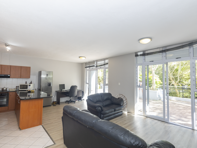GROUND FLOOR APARTMENT WITH LARGE PRIVATE PATIO - Photo 4