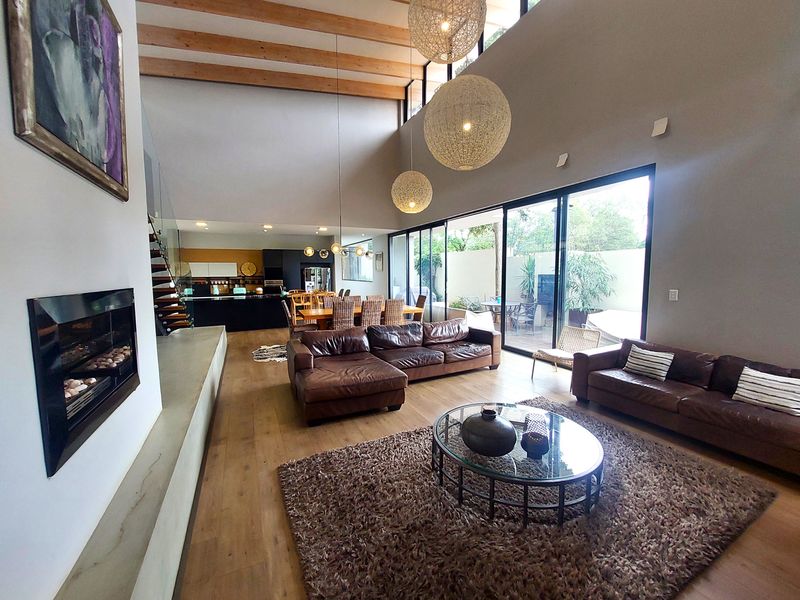 SAFE WATERKLOOF - IMPRESSIVE 4 bedroom home - Photo 2
