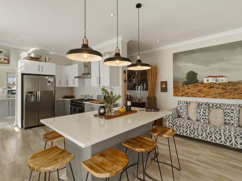Modern Elegance Meets Winelands Living - Photo 8