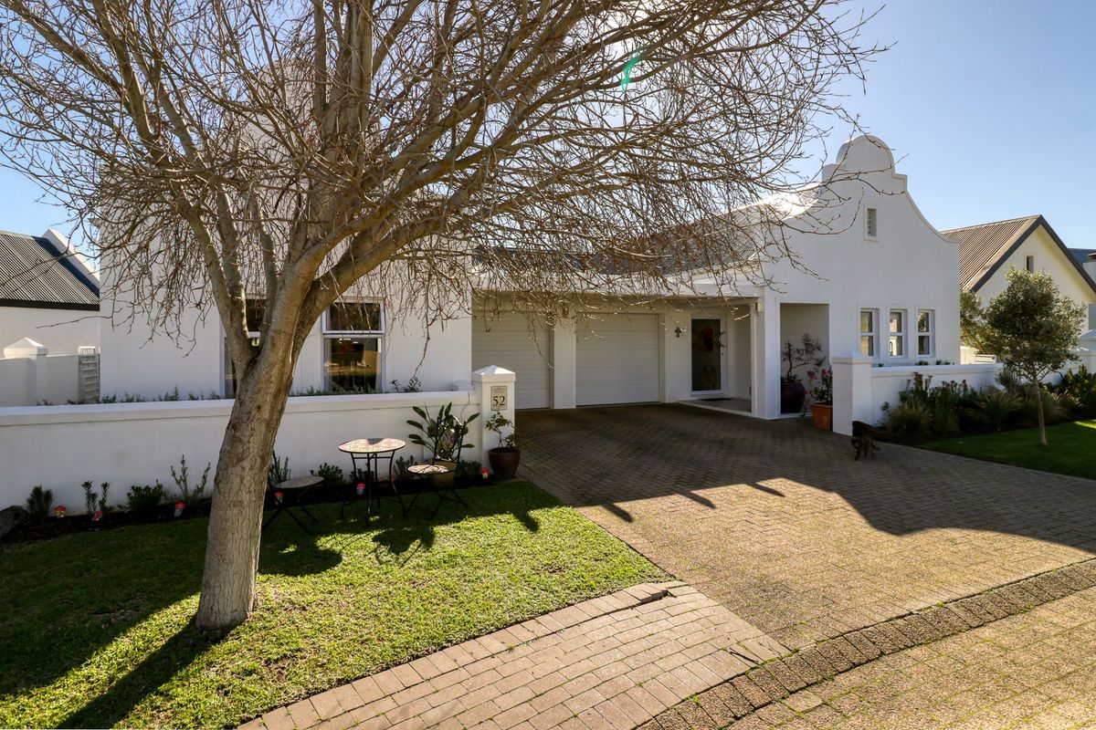 Modern Elegance Meets Winelands Living - Photo 4