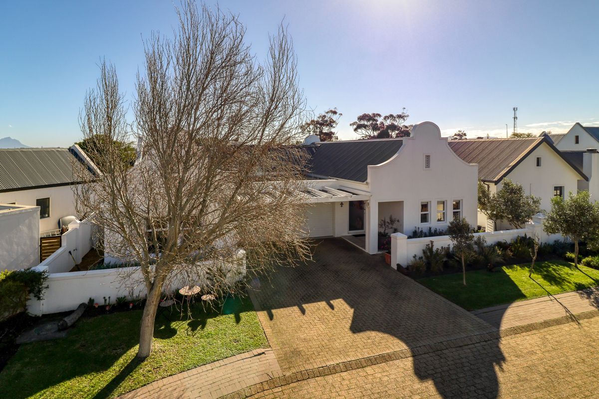 Modern Elegance Meets Winelands Living - Photo 3