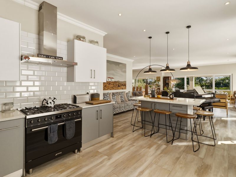 Modern Elegance Meets Winelands Living - Photo 10