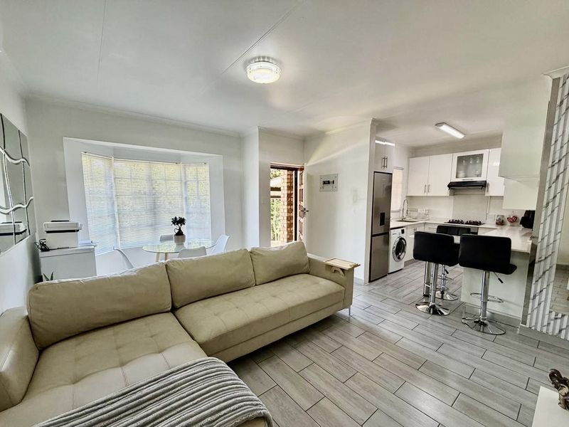 Modern Comfort Meets Convenience - Photo 3