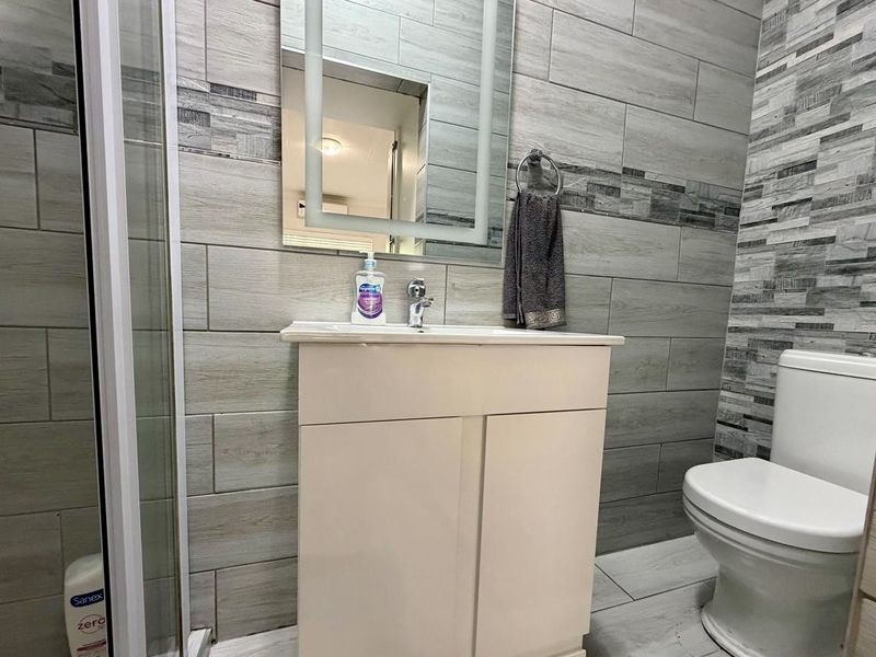 Modern Comfort Meets Convenience - Photo 9