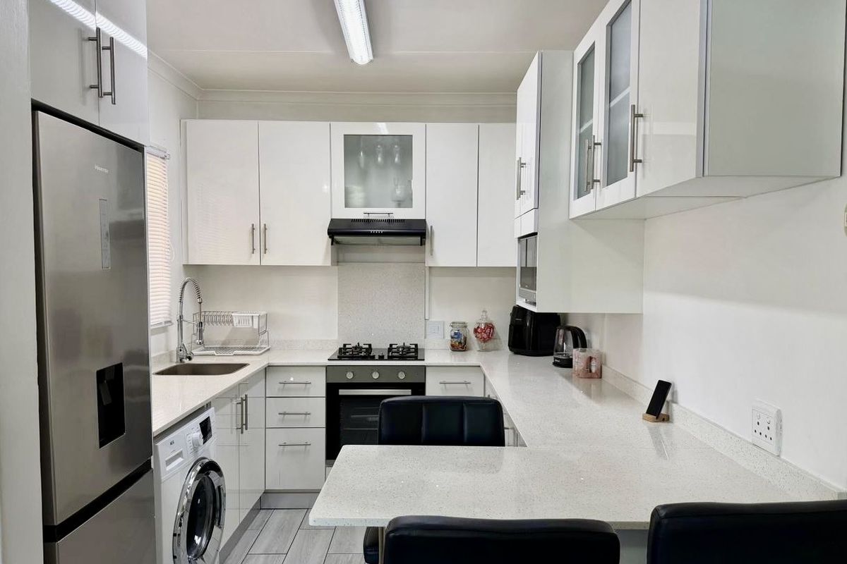 Modern Comfort Meets Convenience - Photo 5