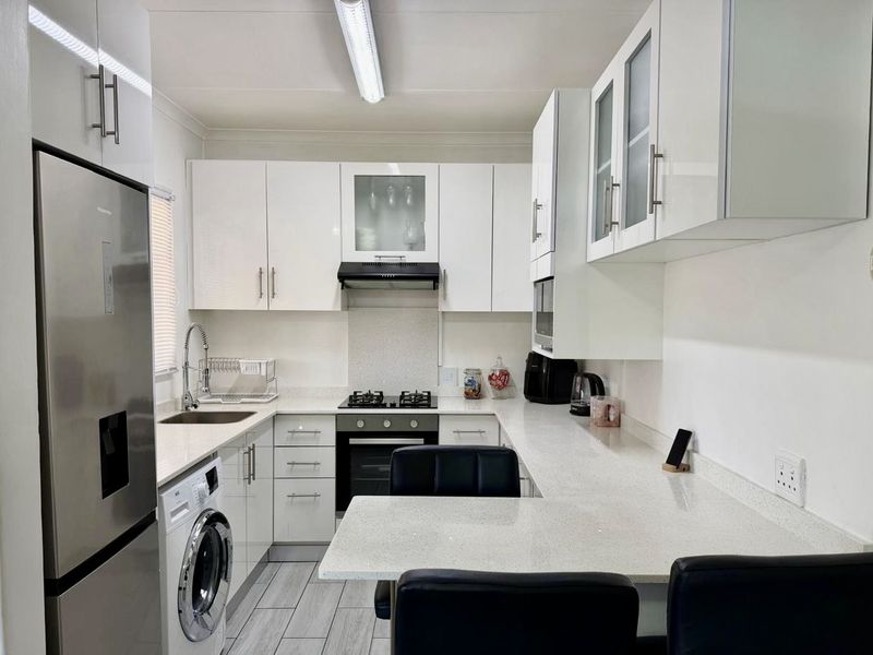 Modern Comfort Meets Convenience - Photo 5