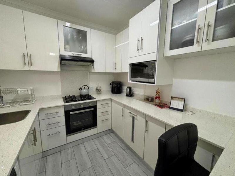 Modern Comfort Meets Convenience - Photo 4