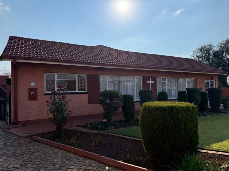 Timeless Charm with Endless Potential in the Heart of Meyerton - Photo 3