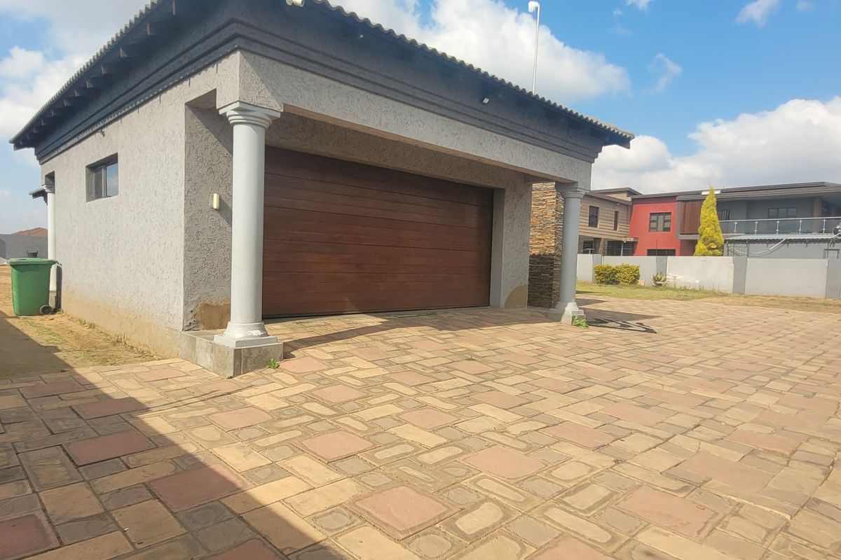 Masterpiece on a huge Land! - Photo 2