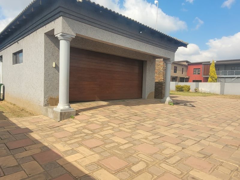 Masterpiece on a huge Land! - Photo 2