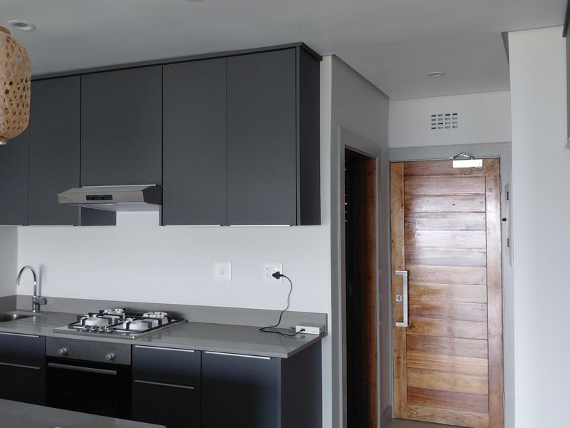 Modern 2 Bedroom Apartment | Sea Views | Ideal for Professionals & Investors - Photo 3