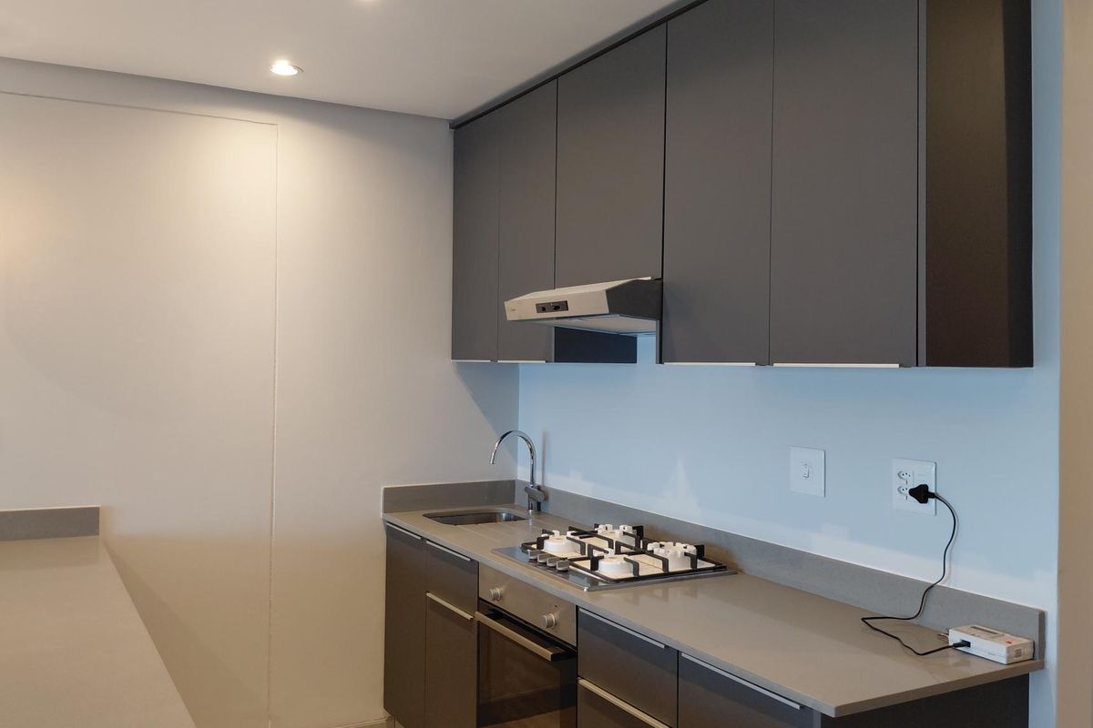 Modern 2 Bedroom Apartment | Sea Views | Ideal for Professionals & Investors - Photo 4
