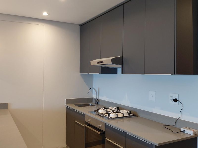 Modern 2 Bedroom Apartment | Sea Views | Ideal for Professionals & Investors - Photo 4