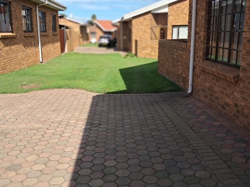 Townhouse For Sale In Hartenbos - Photo 9