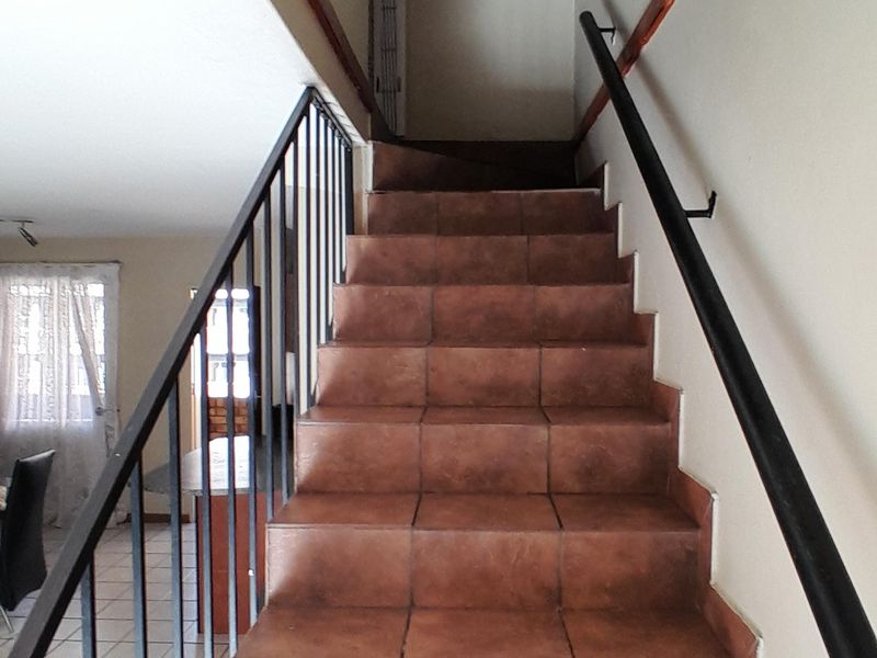 Charming Double-Storey Apartment with Private Garden in Wonderboom South - Photo 6