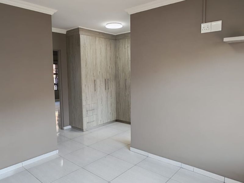 Beautifully Maintained 3-Bedroom Family Home in the Heart of Brackenhurst - Photo 8