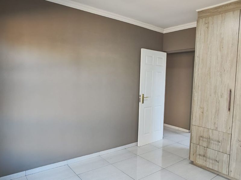 Beautifully Maintained 3-Bedroom Family Home in the Heart of Brackenhurst - Photo 9