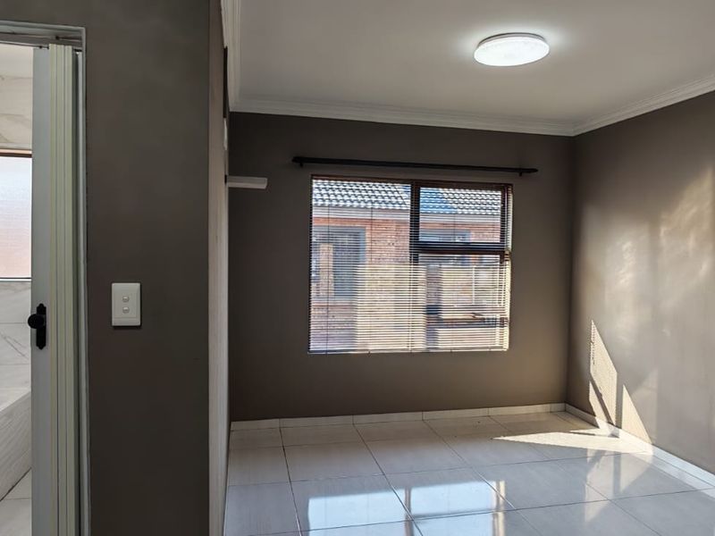 Beautifully Maintained 3-Bedroom Family Home in the Heart of Brackenhurst - Photo 6